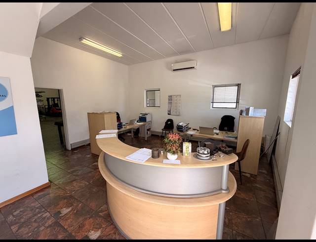 296M² WAREHOUSE TO LET IN BEACONVALE